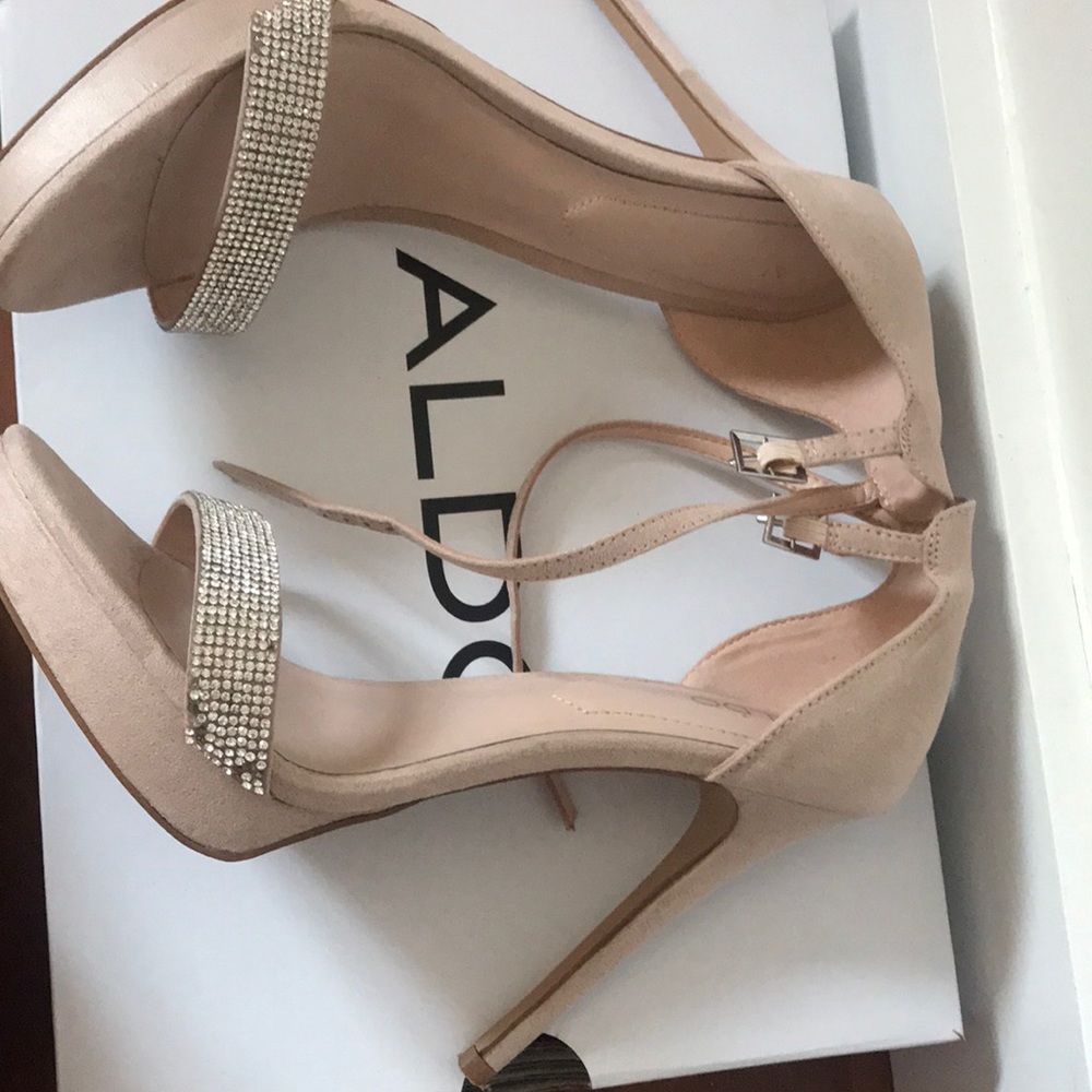 Shoes - Picture 6 of 7